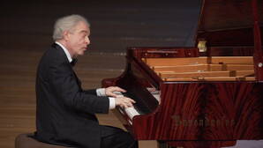 Zoom: Sir András Schiff