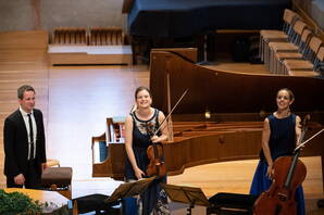 Zoom: Veronika Eberle, Sol Gabetta, Bertrand Chamayou, Kirche Saanen